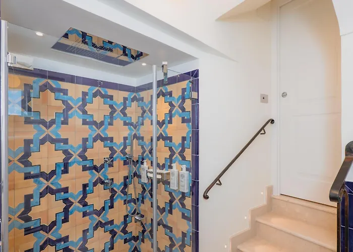 Five ベッド・アンド・ブレックファスト 3*