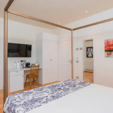 Five - Dimora D'arte Bed & Breakfast 4*