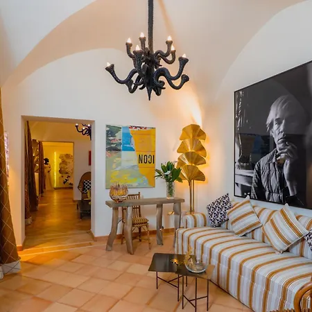 Bed & Breakfast Five - Dimora D'arte 4*