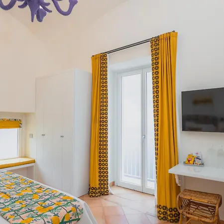 Alojamento de Acomodação e Pequeno-almoço Five Positano