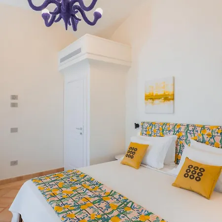 Bed & Breakfast Five - Dimora D'arte 4*