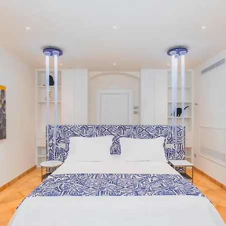Bed & Breakfast Five - Dimora D'arte 4*